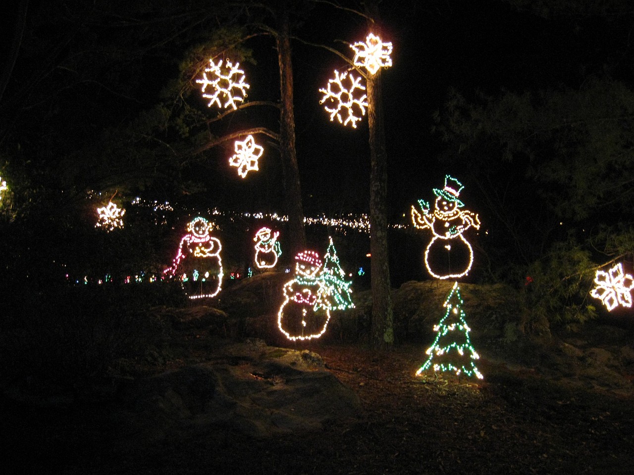 Vacation 2007-12 - Rock City 0166.jpg - Rock City outside of Chattanooga Tennessee has been a tourist attraction since 1932. I remembered seeing barn roofs painted with "See Rock City" and wanted to pay a visit to its home on Lookout Mountain. Christmas Vacation 2007-08.